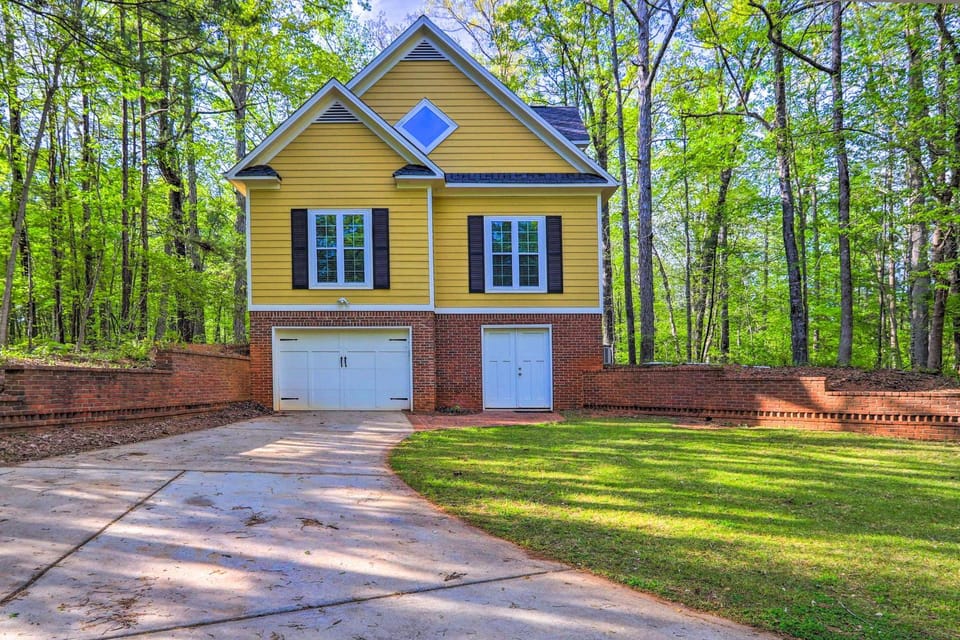 Fire Pit & Dock: Waterfront Lake Sinclair Getaway! House in Lake Sinclair