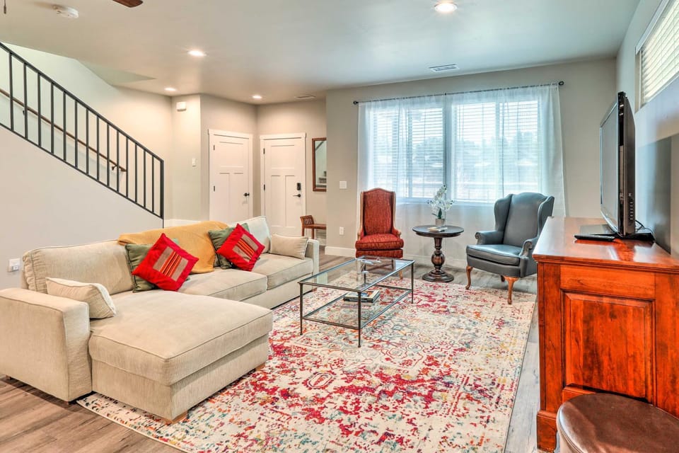 Modern Flagstaff Home, 4 Mi to Downtown! House in Flagstaff