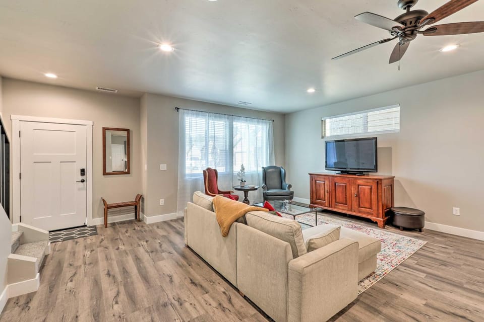 Modern Flagstaff Home, 4 Mi to Downtown! House in Flagstaff