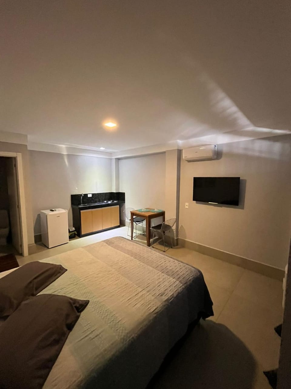 Communal lounge/ TV room, Bed, TV and multimedia, Photo of the whole room, Bedroom