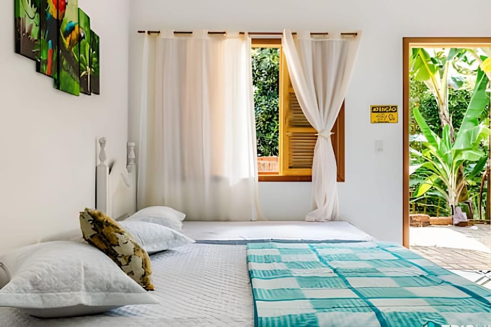 Cozy chalets 450m from Veloso Beach Chalet in State of São Paulo