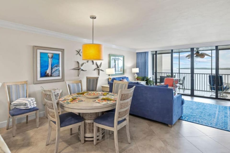 Harbour Tower 414 - Gorgeous Renovated 2 Bedroom Residence Apartment in Punta Rassa