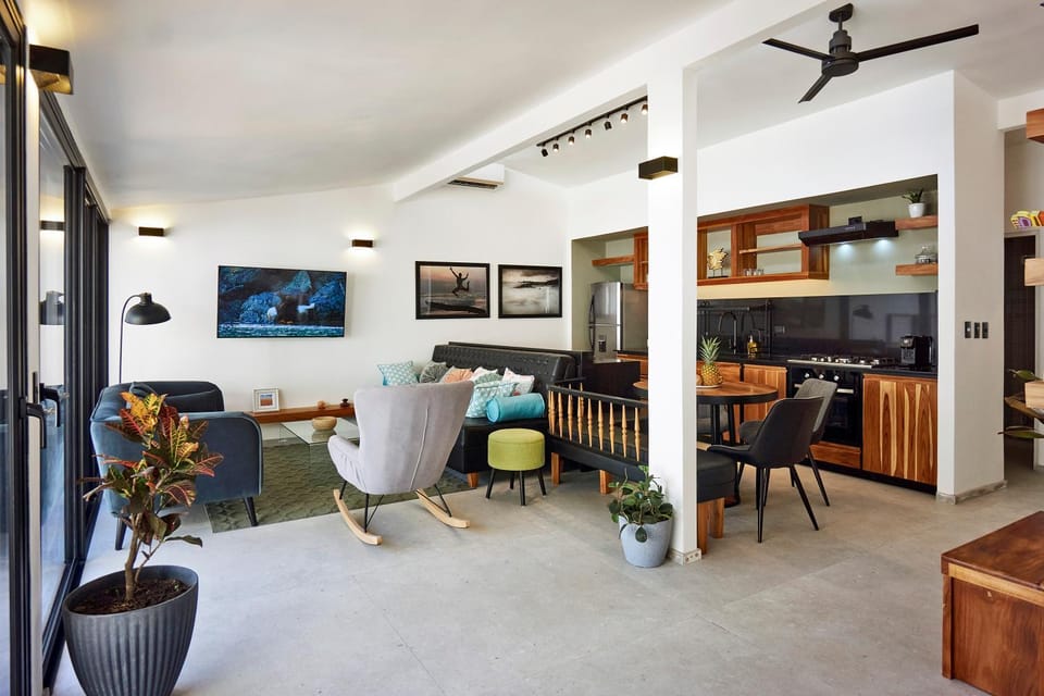 Seating area, Dining area, kitchen