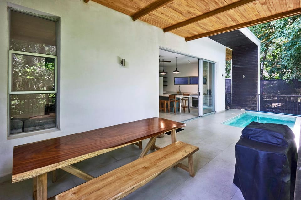 Seating area, Dining area