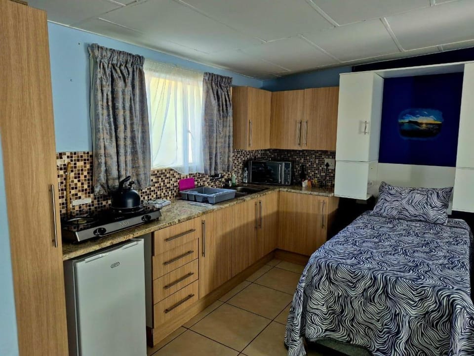 Danrit Guesthouse - Uncapped wifi Bed and Breakfast in Roodepoort