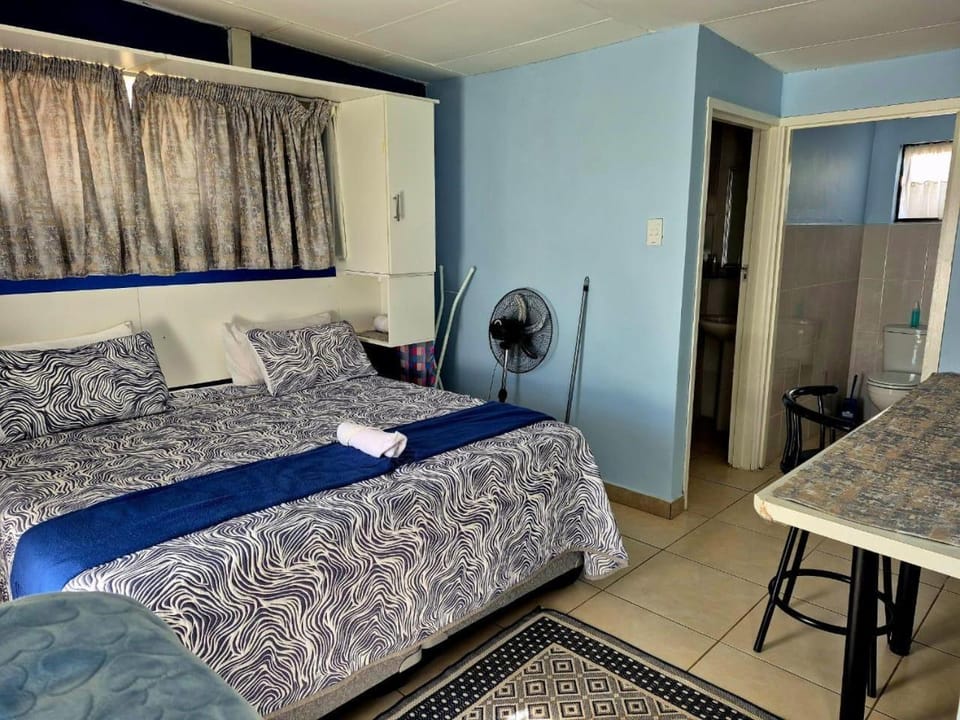 Danrit Guesthouse - Uncapped wifi Bed and Breakfast in Roodepoort