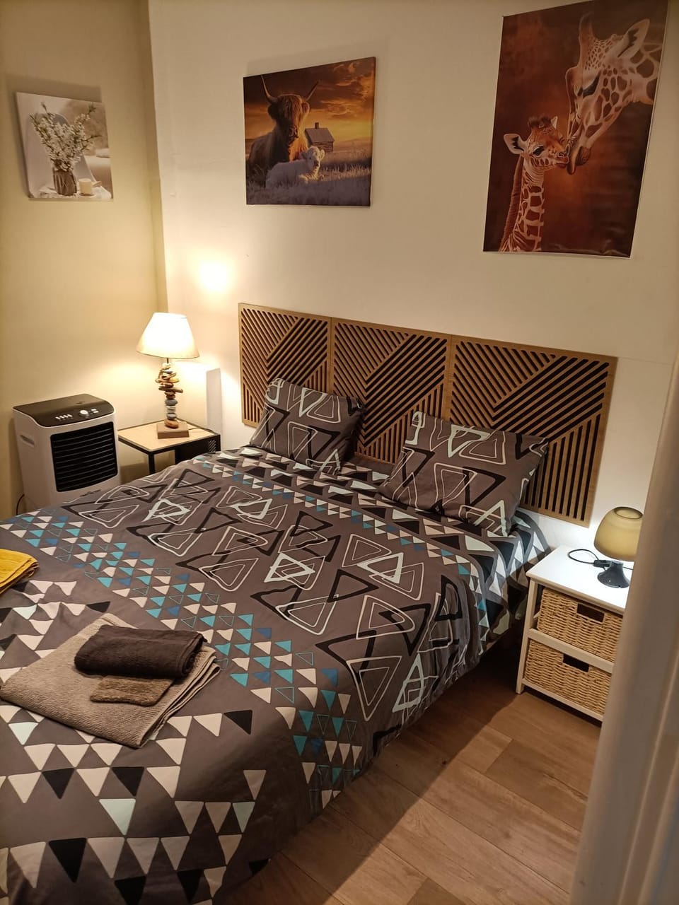 Photo of the whole room, Bedroom