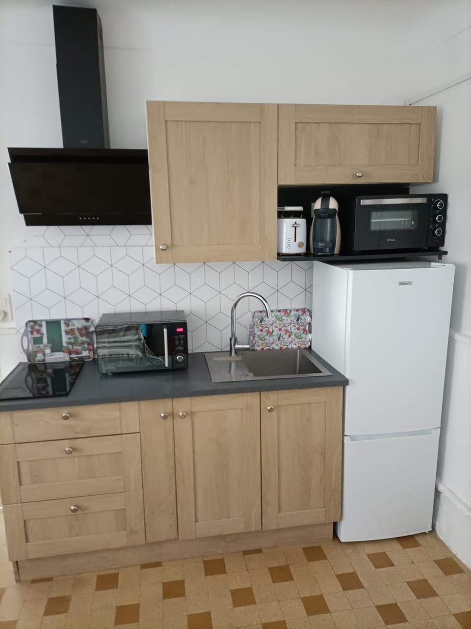 Kitchen or kitchenette