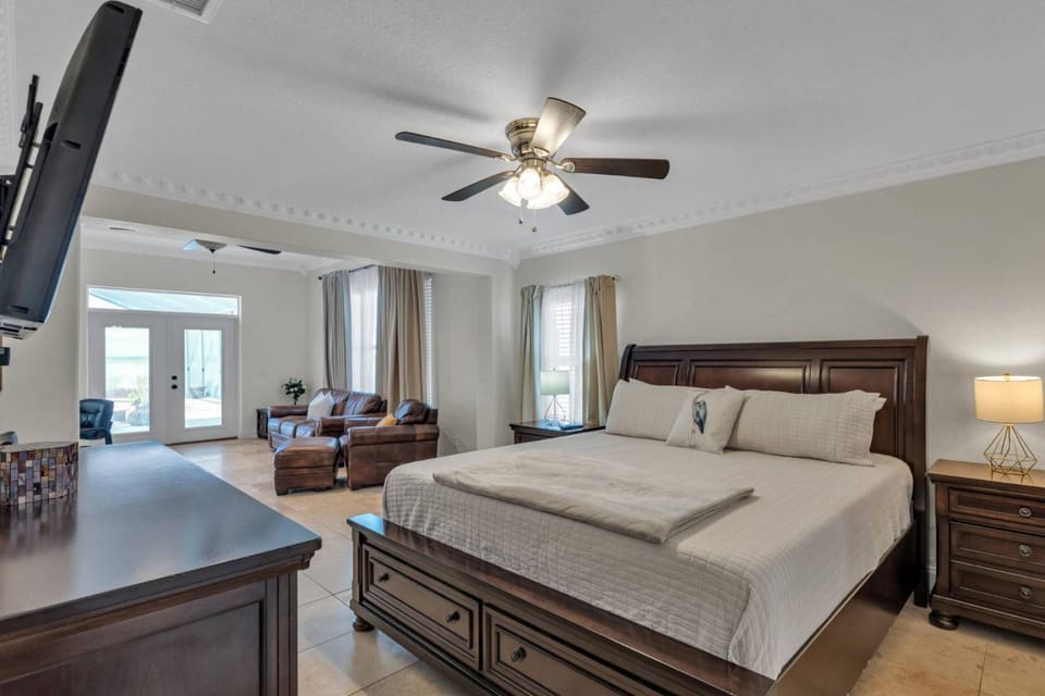 Lake Hamilton VI ~ Pool and Backyard Oasis House in Wesley Chapel