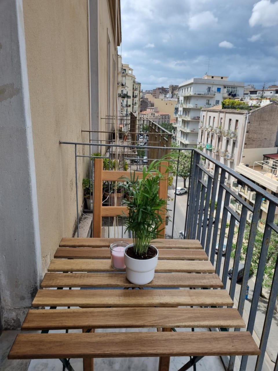 Balcony/Terrace, Street view