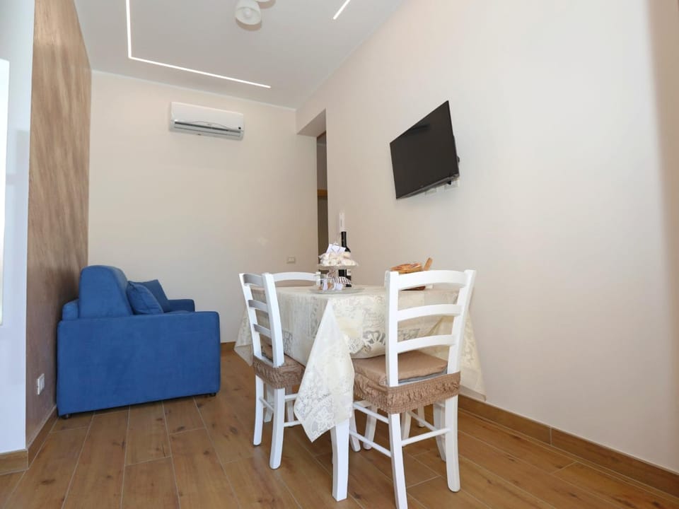 TV and multimedia, Living room, Dining area, air conditioner