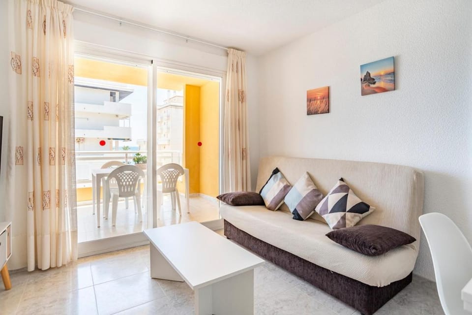 Apartamento céntrico en la playa con piscina. Apartment in Peniscola