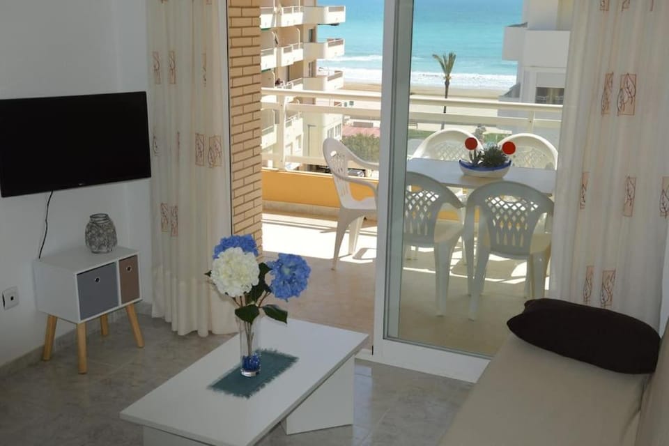 Communal lounge/ TV room, Dining area