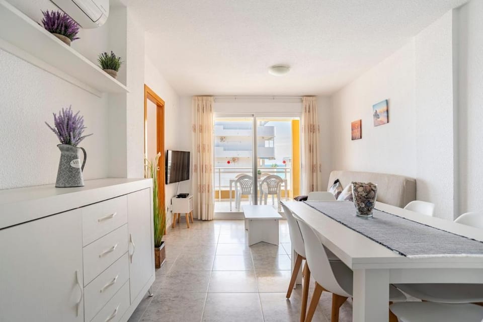 Apartamento céntrico en la playa con piscina. Apartment in Peniscola
