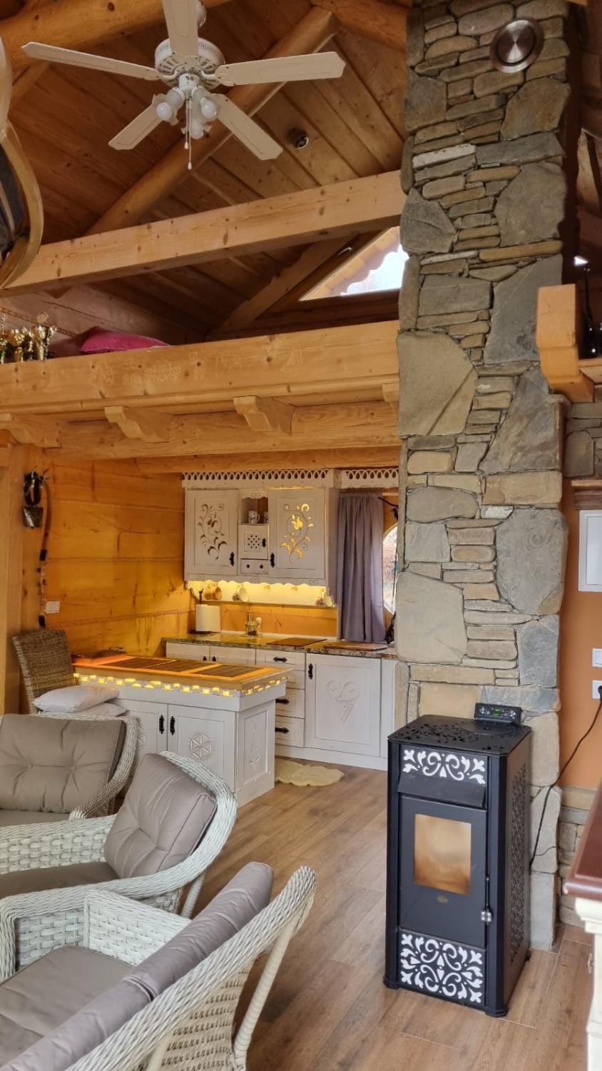 Chatka Maniowy Osada Turystyczna Czorsztyn Chalet in Lesser Poland Voivodeship