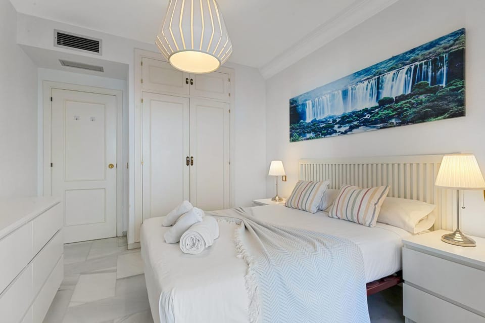 Bed, Photo of the whole room, Bedroom, towels, air conditioner