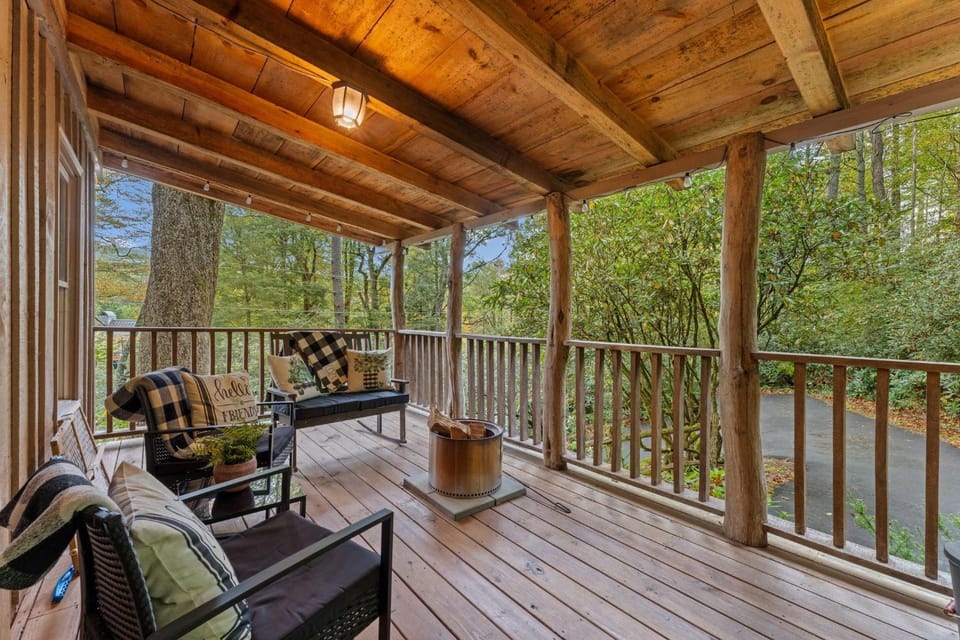 1930's Highlands Hideaway House in Highlands