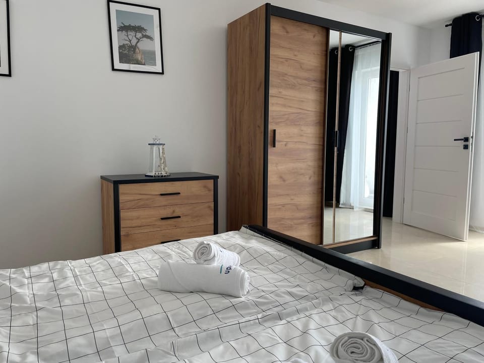 Bed, Photo of the whole room, Bedroom, towels, wardrobe