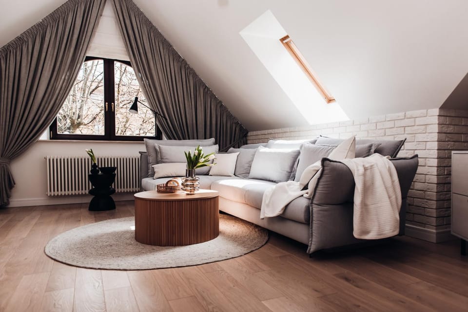Bed, Living room, Photo of the whole room, Seating area