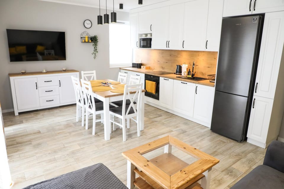 Coffee/tea facilities, Kitchen or kitchenette, Dining area, dishwasher, minibar, stove