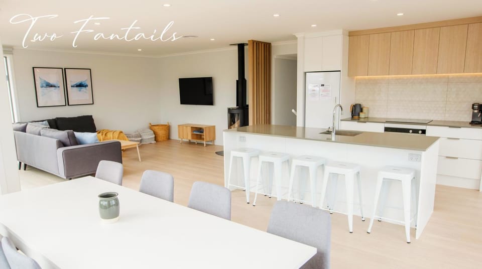 Living room, Dining area, kitchen