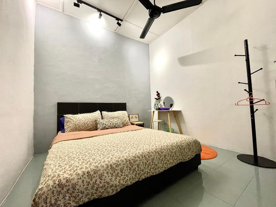 Heritage Cozy Entire 3 Bedroom House At Kijang Alma Bukit Mertajam House in Penang