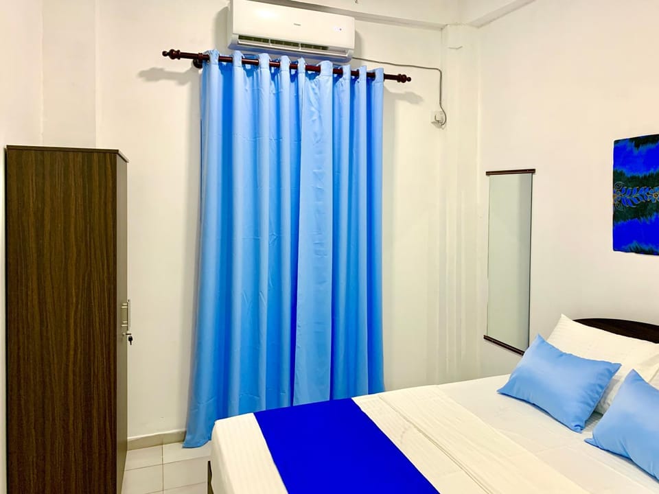 wardrobe, air conditioner