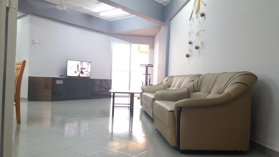 Communal lounge/ TV room, TV and multimedia, Living room, Seating area, Evening entertainment