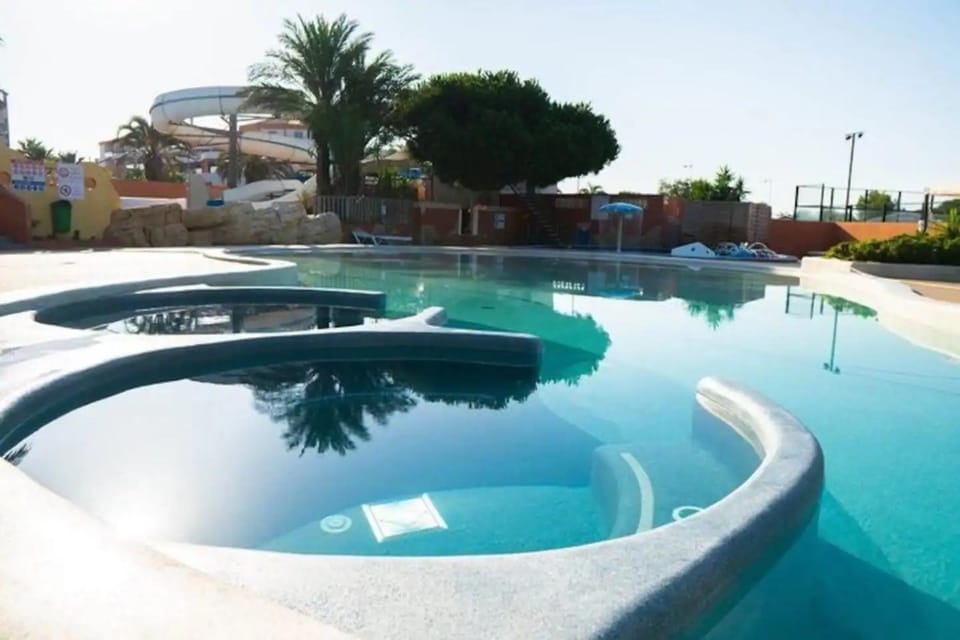 Mobil-home tout beau tout neuf, camping 4*, plage à pied ! House in Canet-en-Roussillon