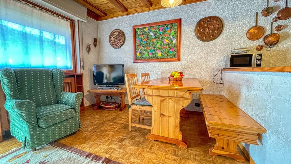 TV and multimedia, Living room, Dining area