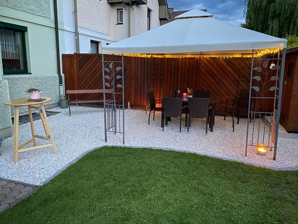 Property building, Garden, Balcony/Terrace, Garden view
