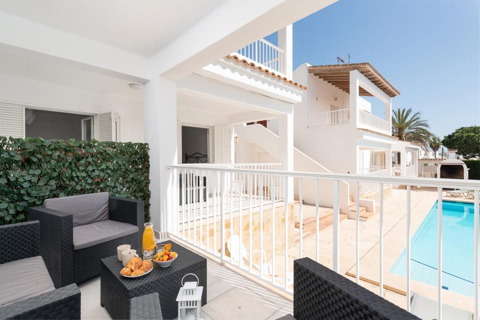 Property building, Balcony/Terrace, Swimming pool