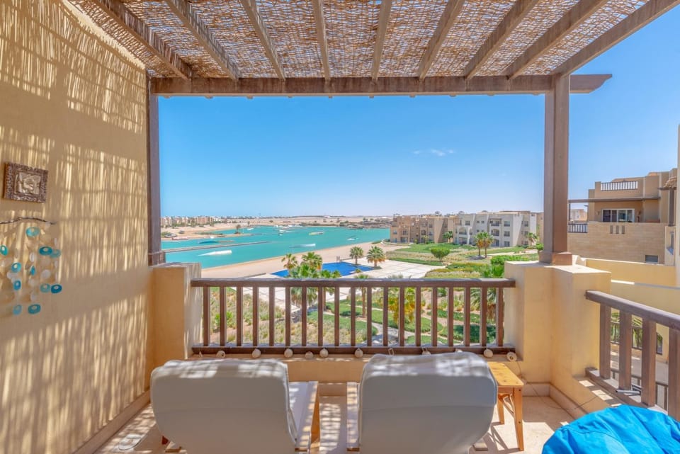 Sunny 2 Bedroom + Private Roof Terrace Lagoon View Apartment in Hurghada