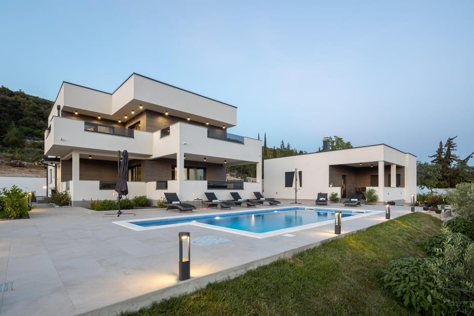 Property building, Swimming pool