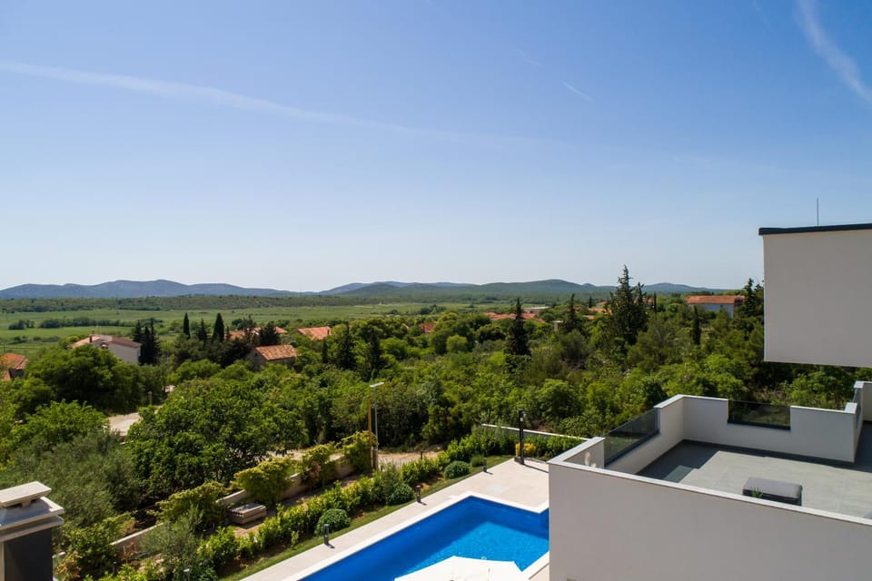 Bird's eye view, Swimming pool