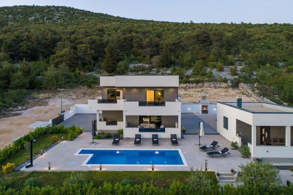 Property building, Swimming pool