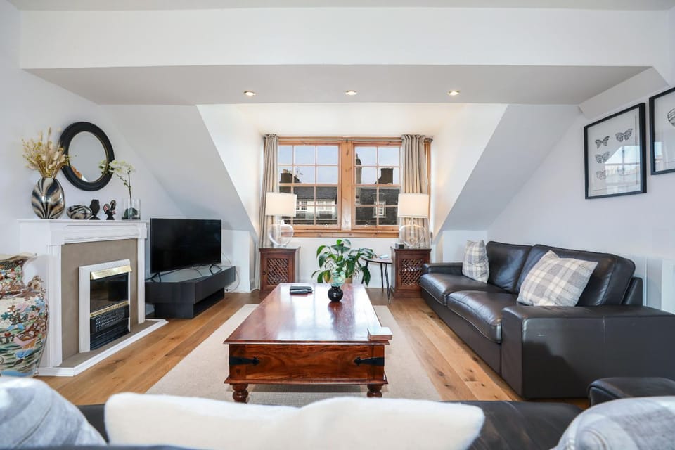 Communal lounge/ TV room, Living room