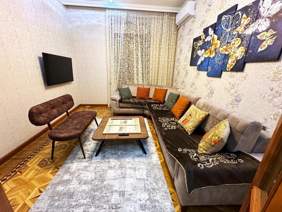 Communal lounge/ TV room, TV and multimedia, Living room, Seating area, Evening entertainment