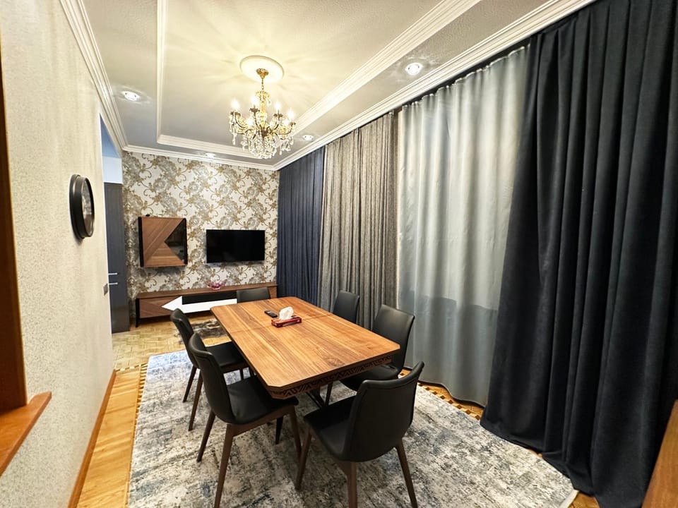 TV and multimedia, Living room, Seating area, Dining area