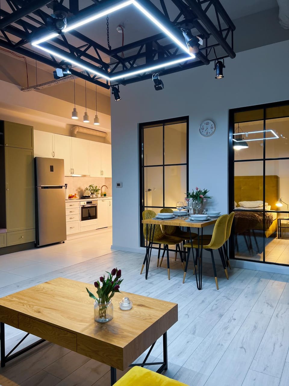 Kitchen or kitchenette, Living room, Seating area, Dining area