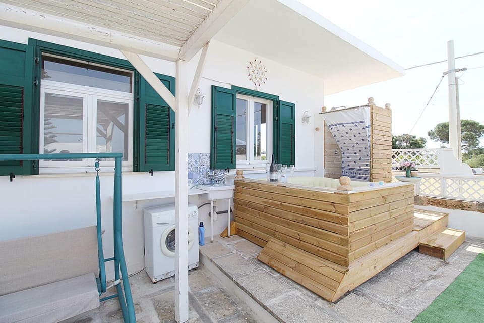 Suite Maria con Vasca Idro e vista mare by Apulia Home Apartment in Apulia