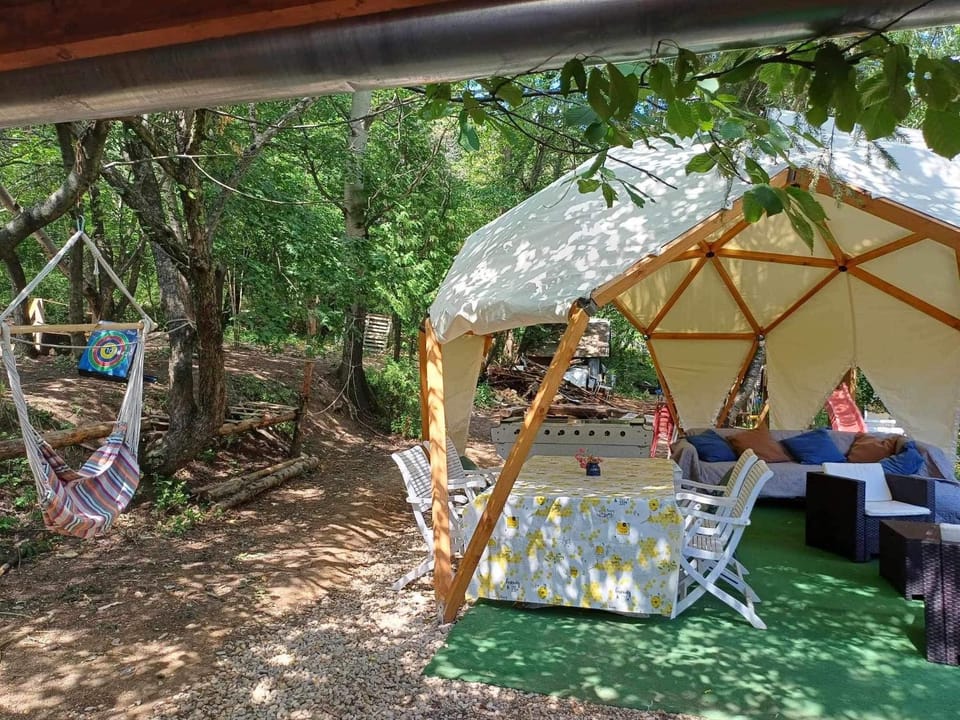 Jurta az erdő mellett dézsával-KERESZ-TANYA Luxury tent in Hungary