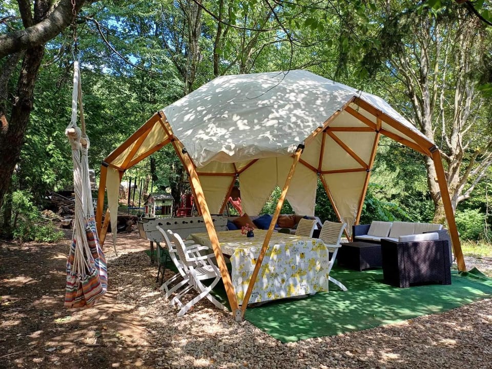 Jurta az erdő mellett dézsával-KERESZ-TANYA Luxury tent in Hungary