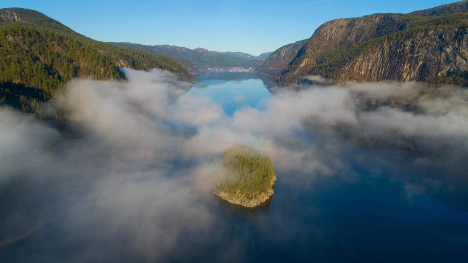 Nearby landmark, Day, Natural landscape, Lake view, Mountain view, Area and facilities