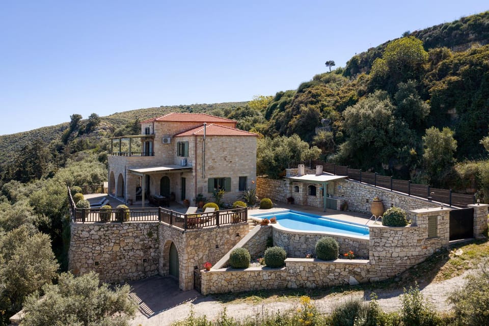 Property building, Day, Mountain view, Swimming pool