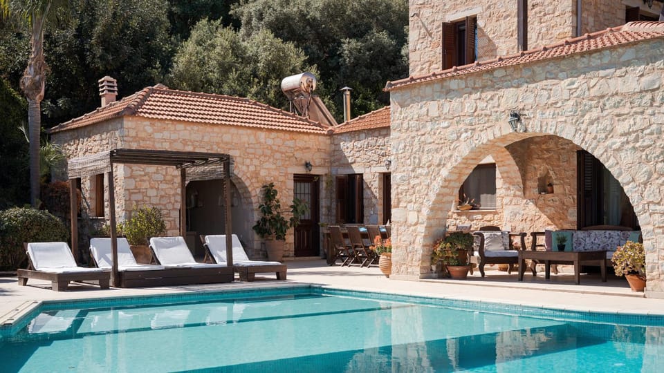Property building, Patio, Day, Swimming pool, sunbed