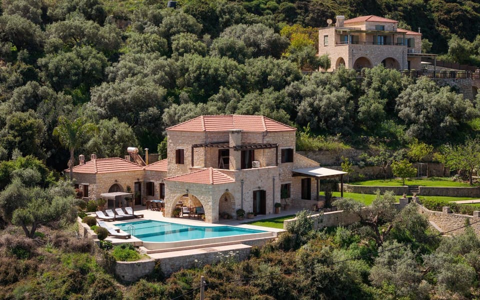 Property building, Day, Natural landscape, Garden, Swimming pool, sunbed