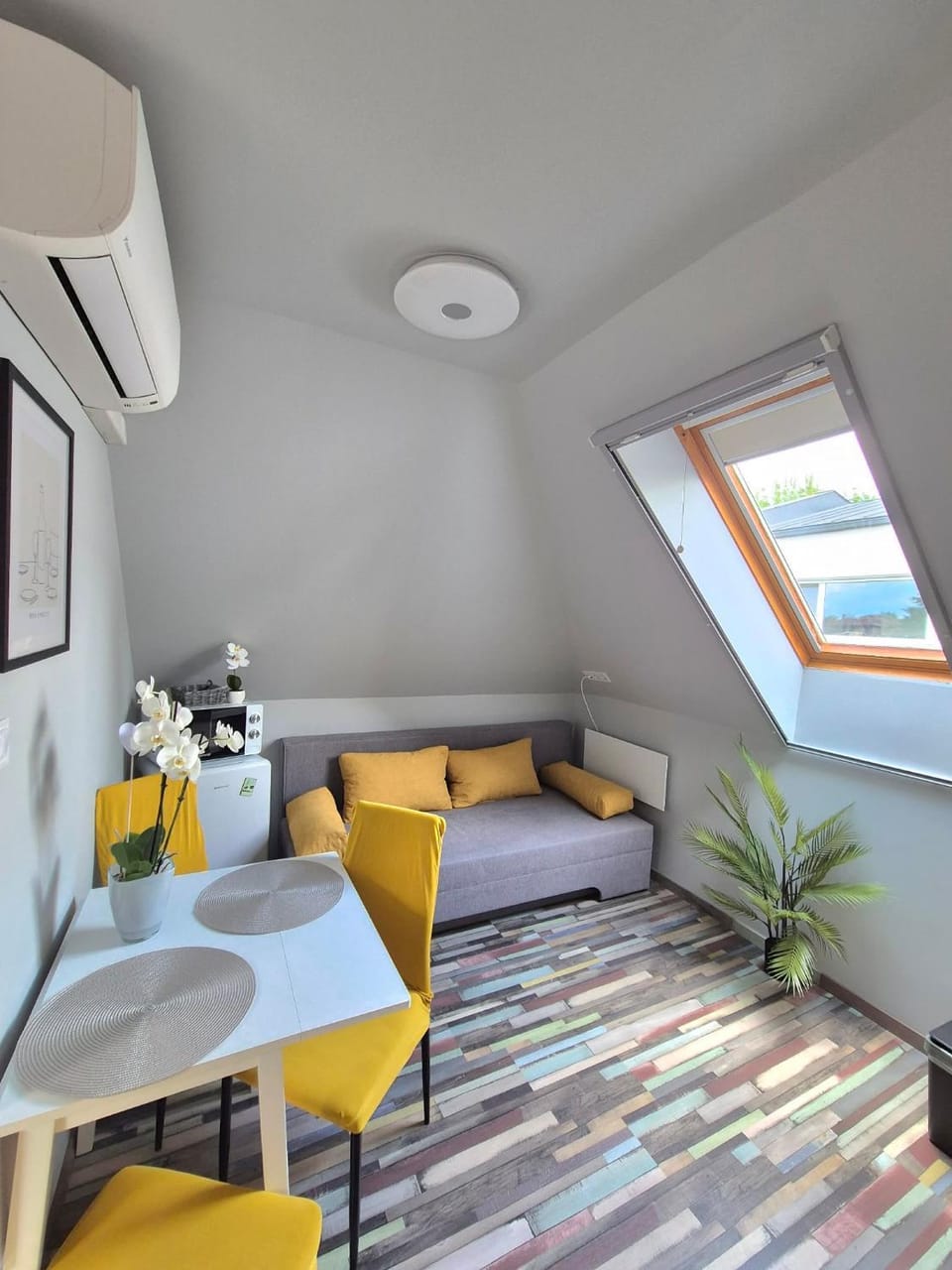 Living room, Dining area