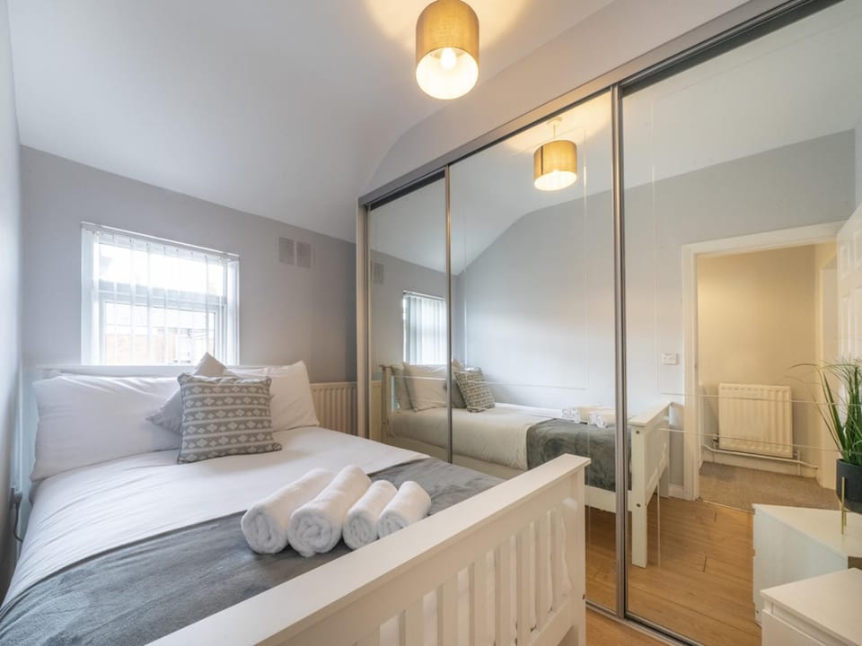 Bed, Living room, Other, Photo of the whole room, Seating area, Bedroom, towels, wardrobe