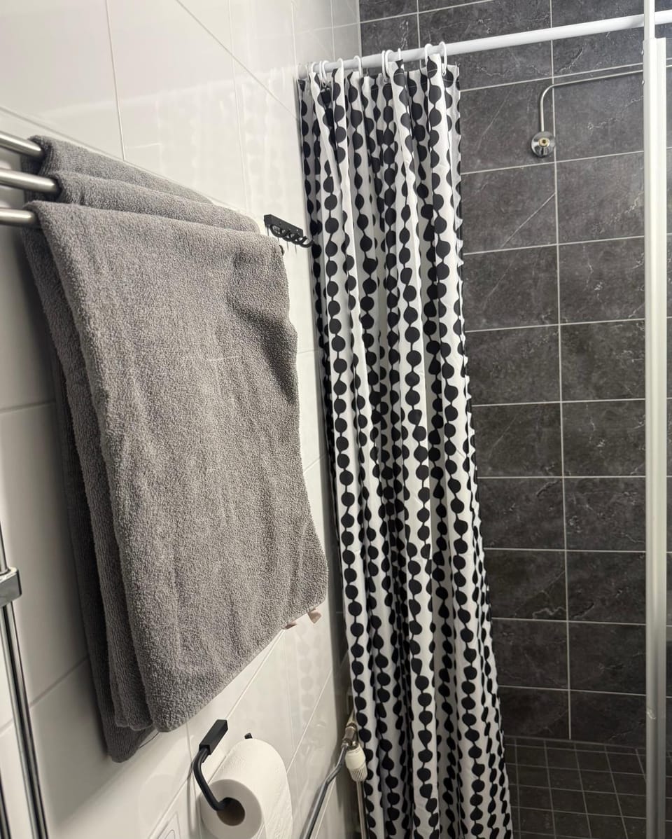 Shower, Bathroom, towels